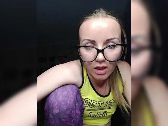 Live sex webcam photo for Alenushka888 #291005188