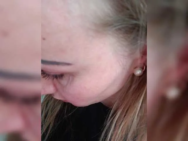 Live sex webcam photo for Alenushka888 #291050145