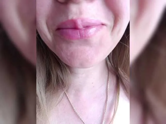 Live sex webcam photo for Alenushka888 #291056871