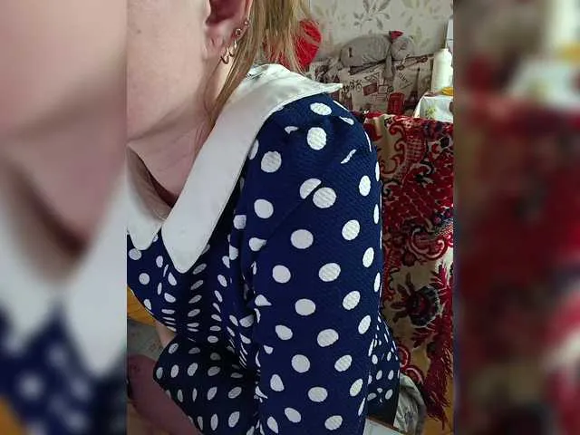 Live sex webcam photo for Alenushka888 #291103503