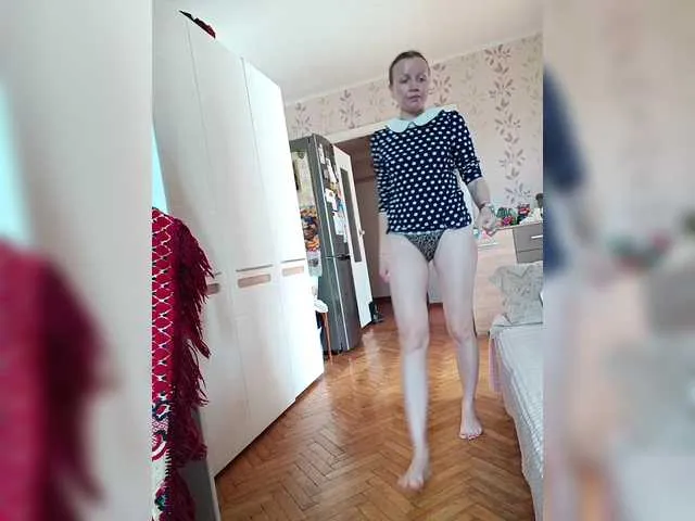 Live sex webcam photo for Alenushka888 #291110840