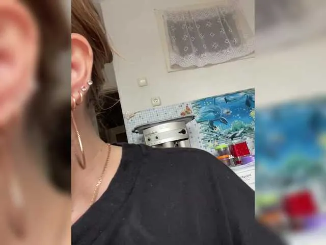 Live sex webcam photo for Alenushka888 #291124721