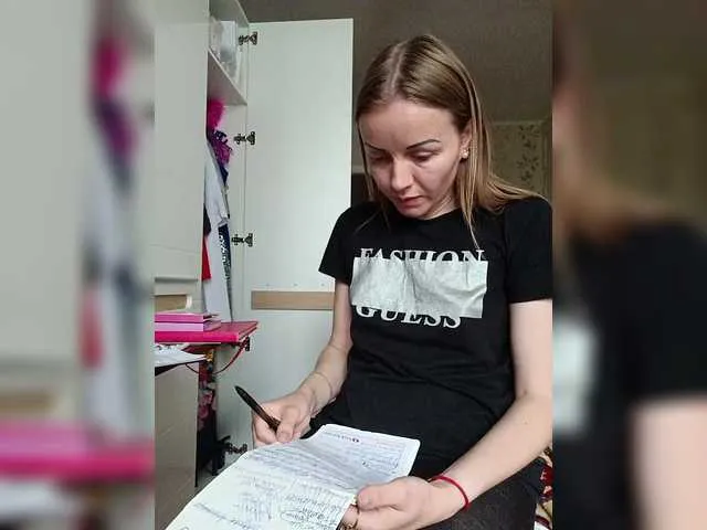 Live sex webcam photo for Alenushka888 #291130280