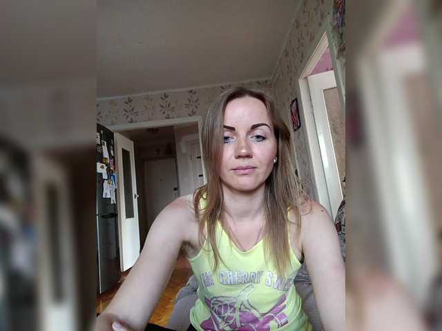 Live sex webcam photo for Alenushka888 #291143941