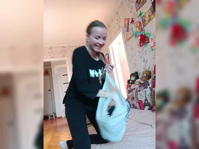 Live sex webcam photo for Alenushka888 #291172785