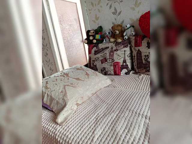 Live sex webcam photo for Alenushka888 #291190597