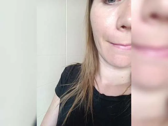 Live sex webcam photo for Alenushka888 #291244684