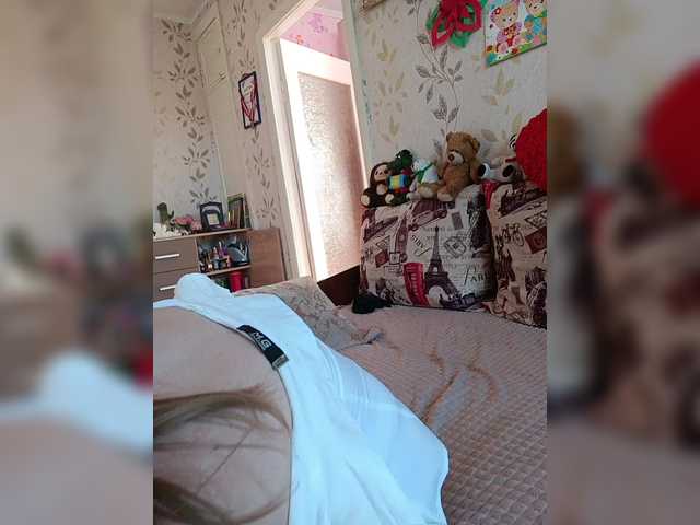 Live sex webcam photo for Alenushka888 #291337973