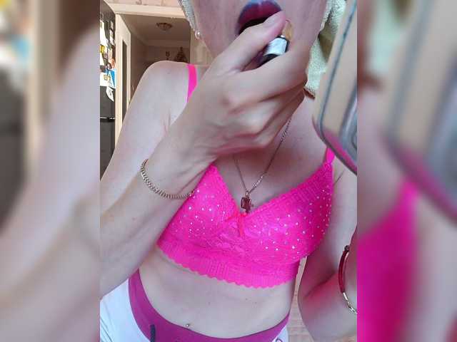 Live sex webcam photo for Alenushka888 #291452205