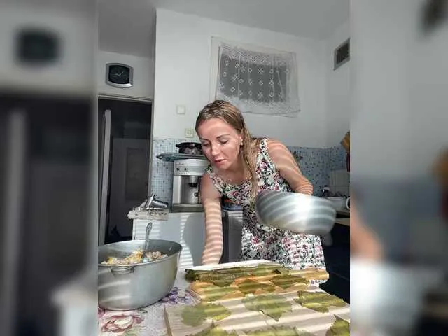 Live sex webcam photo for Alenushka888 #291486471