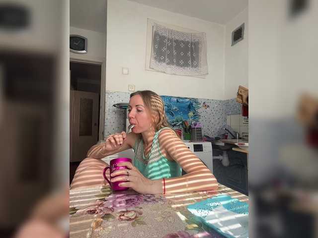 Live sex webcam photo for Alenushka888 #291547583