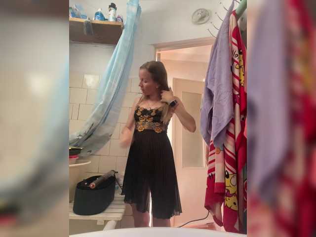 Live sex webcam photo for Alenushka888 #291568289