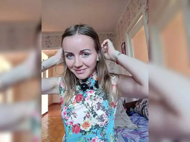 Live sex webcam photo for Alenushka888 #291575525