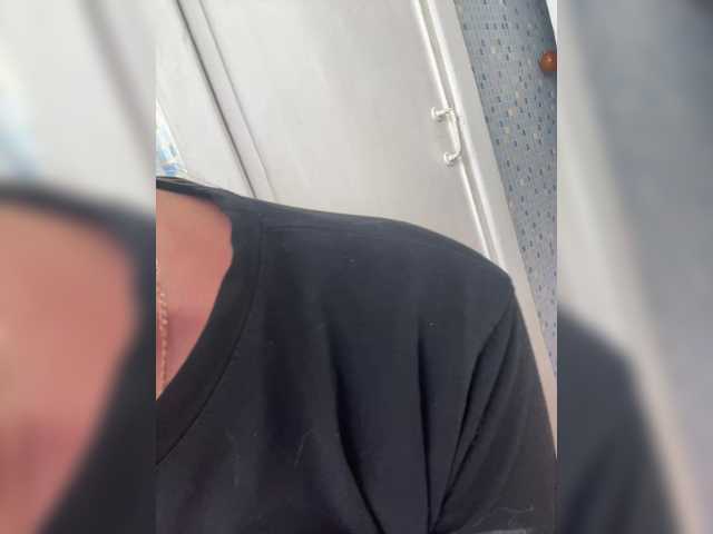 Live sex webcam photo for Alenushka888 #291587304