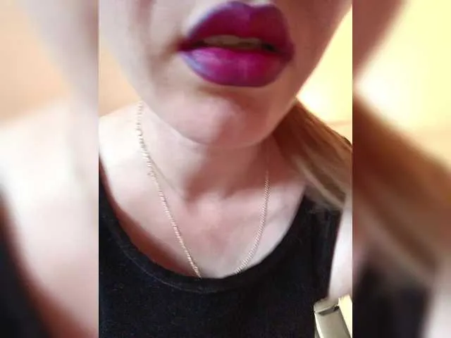 Live sex webcam photo for Alenushka888 #291661560