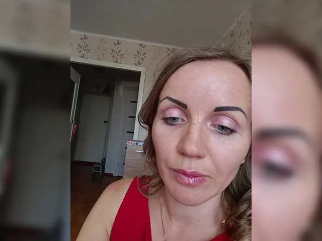 Live sex webcam photo for Alenushka888 #291670185