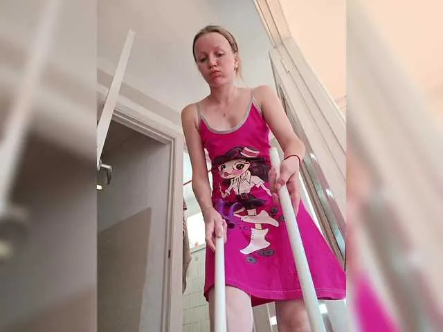 Live sex webcam photo for Alenushka888 #291719919