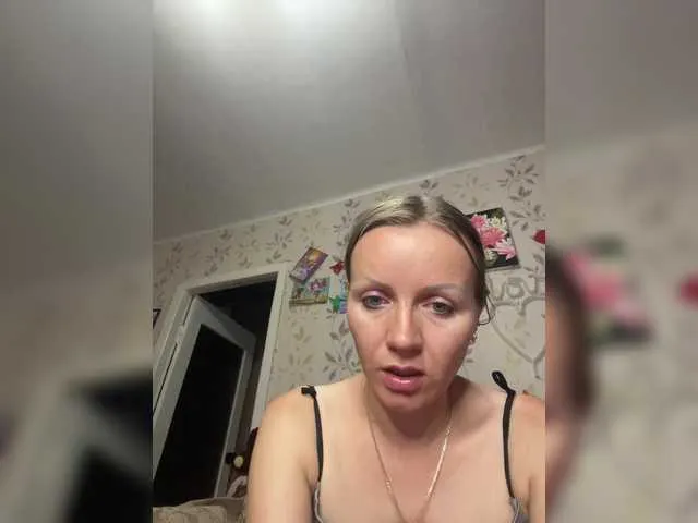 Live sex webcam photo for Alenushka888 #291735480