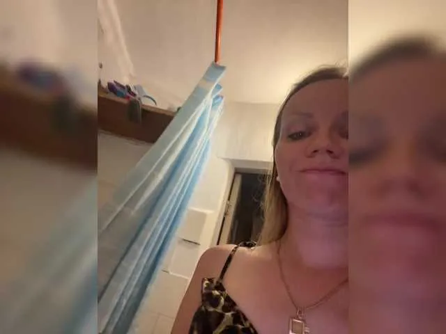 Live sex webcam photo for Alenushka888 #291807268