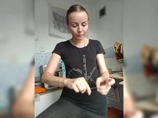 Live sex webcam photo for Alenushka888 #291906503