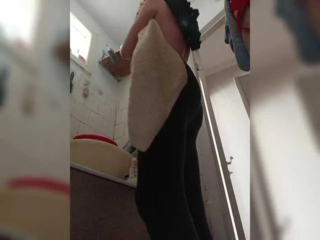 Live sex webcam photo for Alenushka888 #291912936