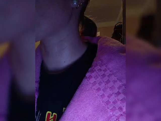 Live sex webcam photo for Alenushka888 #292059769