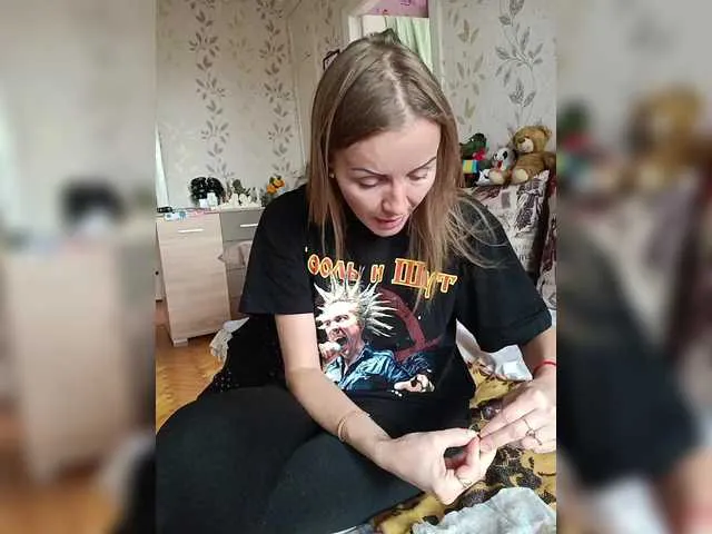 Live sex webcam photo for Alenushka888 #292066165