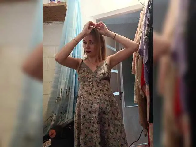 Live sex webcam photo for Alenushka888 #292087456