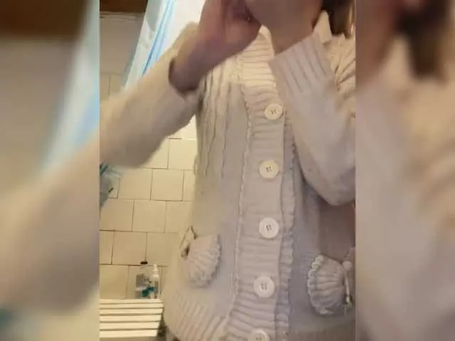 Live sex webcam photo for Alenushka888 #292091022