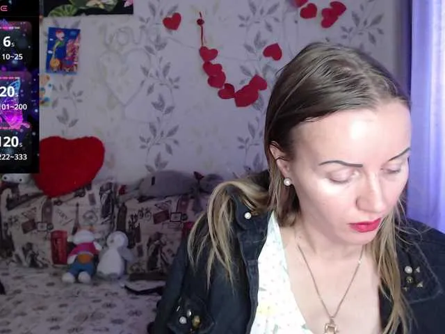 Live sex webcam photo for Alenushka888 #292113257