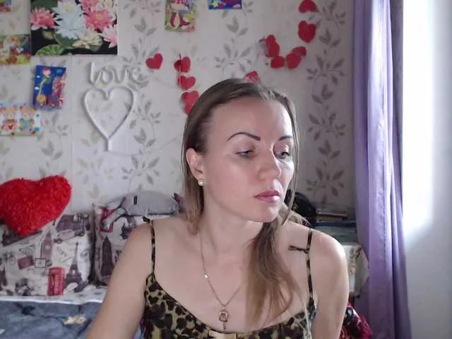 Live sex webcam photo for Alenushka888 #292167923