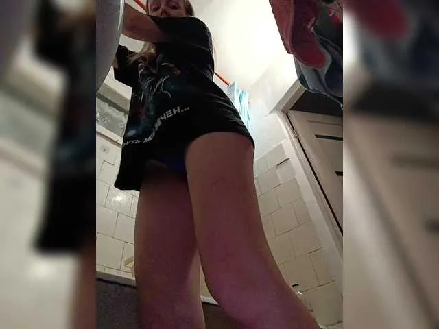 Live sex webcam photo for Alenushka888 #292185644