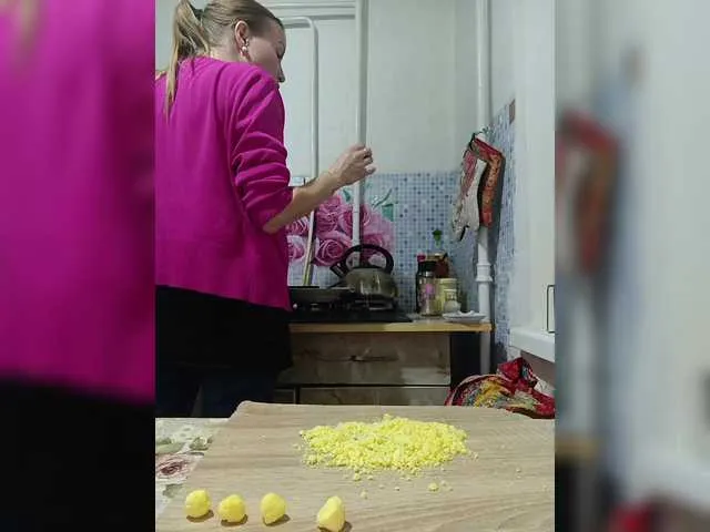 Live sex webcam photo for Alenushka888 #292191578