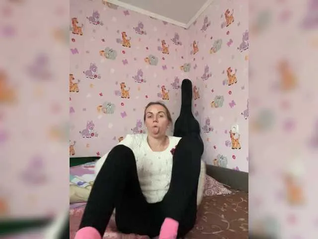 Live sex webcam photo for Alenushka888 #292242376