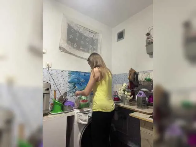 Live sex webcam photo for Alenushka888 #292277929