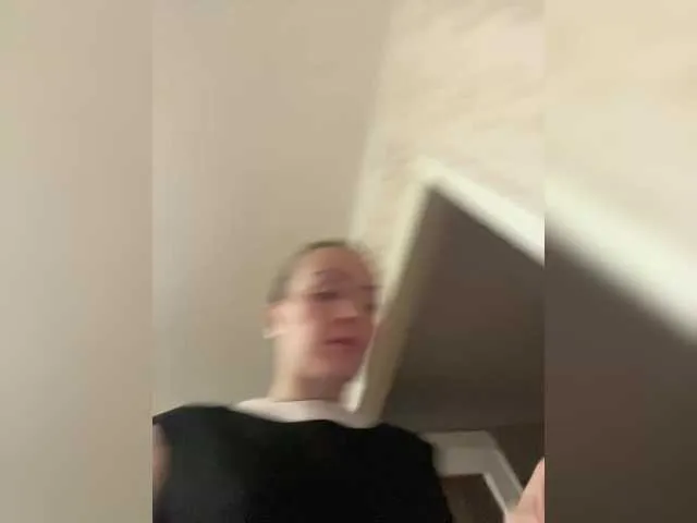 Live sex webcam photo for Alenushka888 #292288736