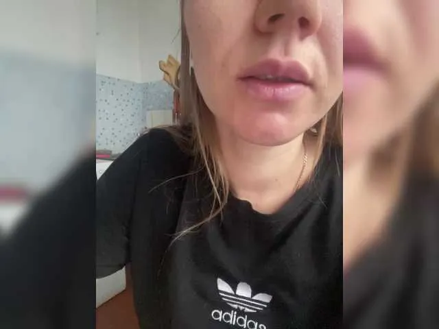 Live sex webcam photo for Alenushka888 #292334212