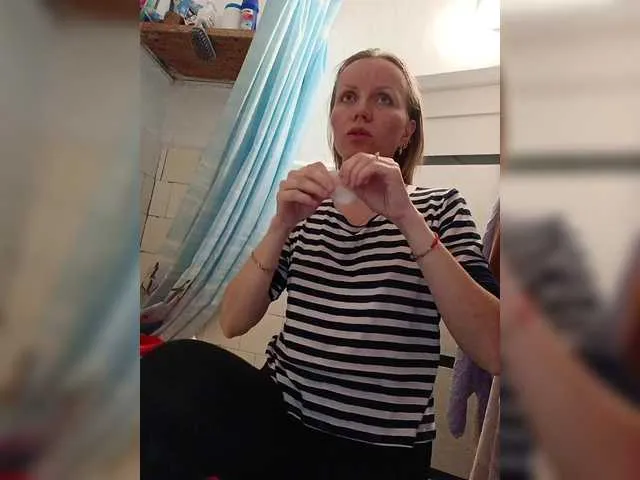 Live sex webcam photo for Alenushka888 #292371448