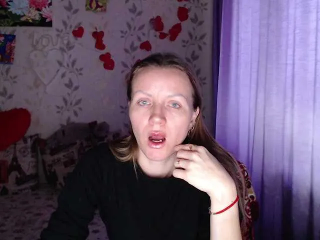 Live sex webcam photo for Alenushka888 #292407102