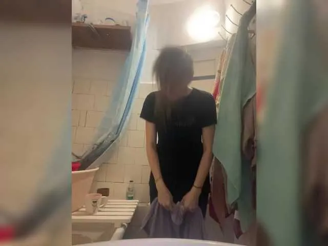 Live sex webcam photo for Alenushka888 #292414203