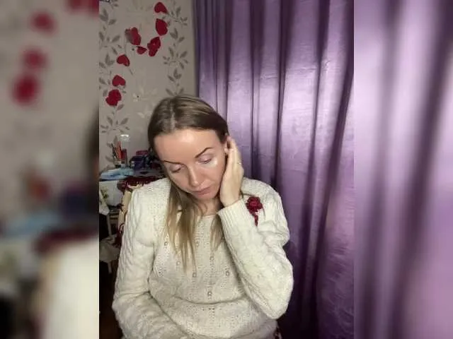 Live sex webcam photo for Alenushka888 #292418127