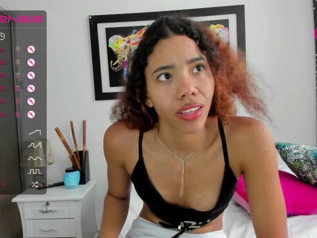 Live sex webcam photo for AlessaMayaa #273923917