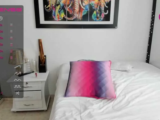 Live sex webcam photo for AlessaMayaa #274179089