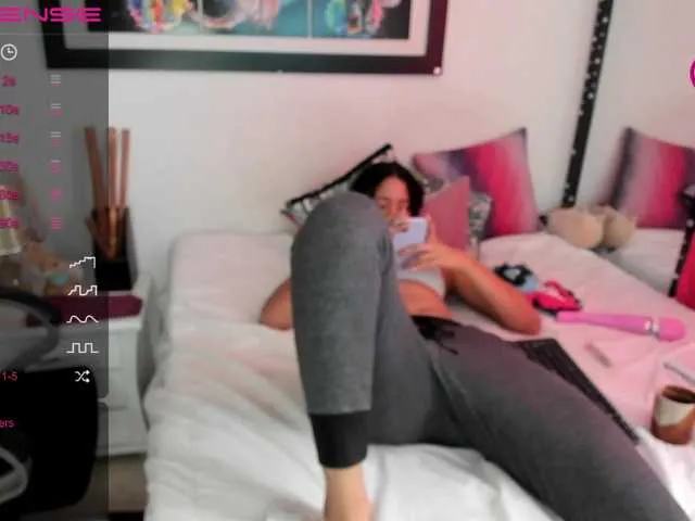 Live sex webcam photo for AlessaMayaa #276036976