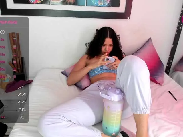 Live sex webcam photo for AlessaMayaa #276123262