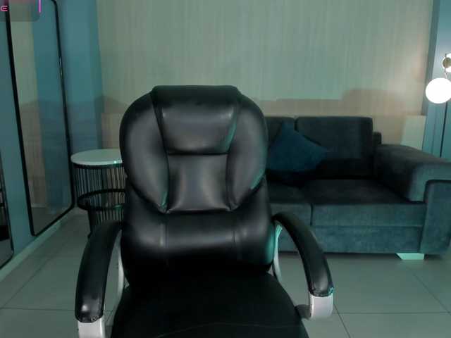 Live sex webcam photo for AlessaRomero #290899834