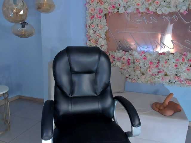 Live sex webcam photo for AlessaRomero #291054761