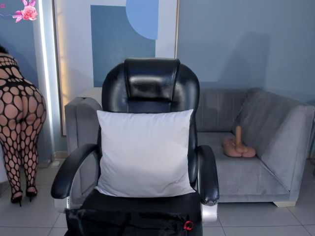 Live sex webcam photo for AlessaRomero #291435351