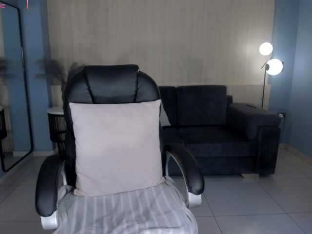 Live sex webcam photo for AlessaRomero #291717819