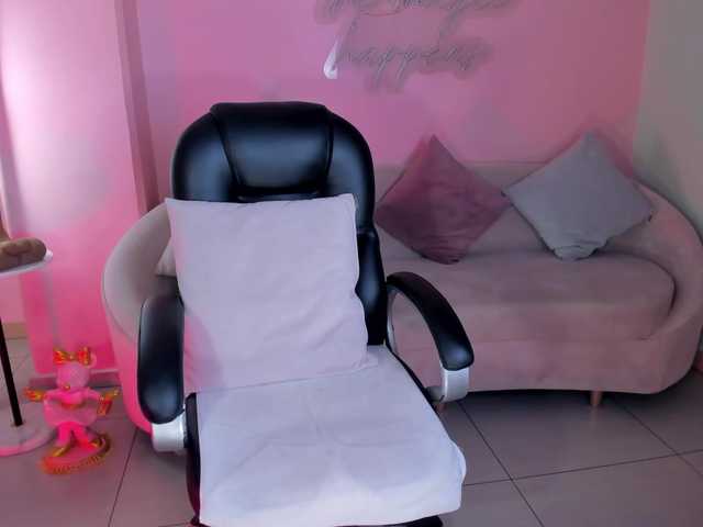 Live sex webcam photo for AlessaRomero #292286538